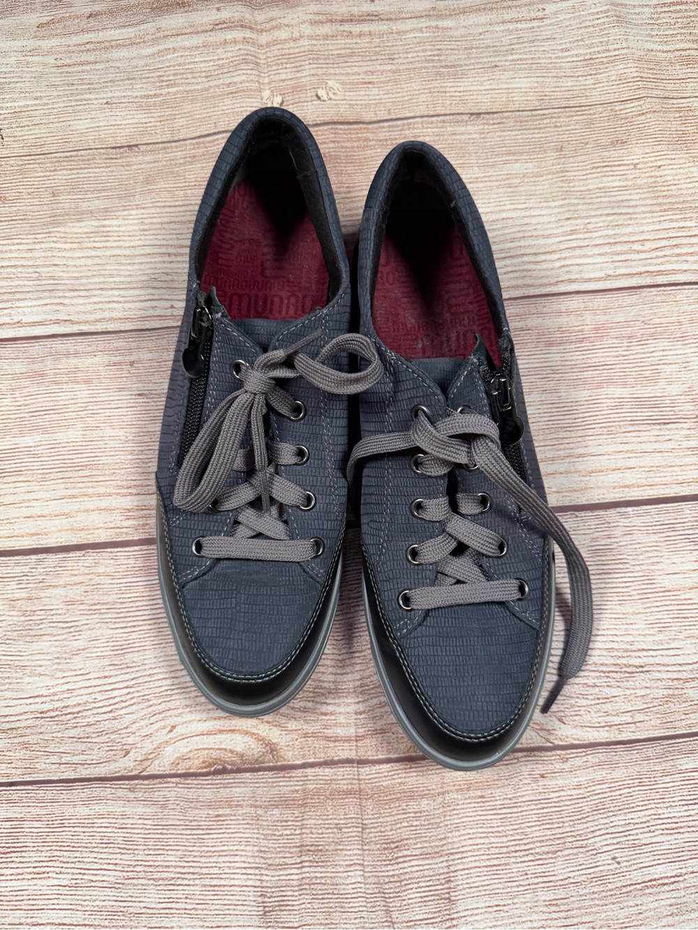 Women’s Munro Gabbie Sneakers Size 8N - Picture 4 of 9